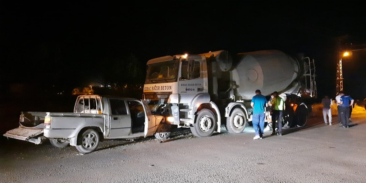 Kahramanmaraş’ta beton mikseri ile pikabın çarpıştığı kazada 7 kişi yaralandı