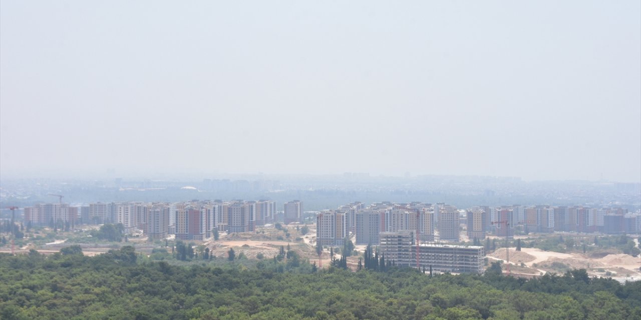 Antalya'da sıcak hava ve yüksek nem bunalttı