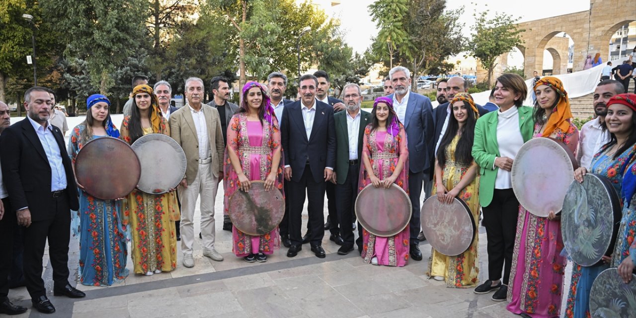 Cumhurbaşkanı Yardımcısı Yılmaz, Diyarbakır'da STK ve iş dünyası temsilcileriyle buluştu: