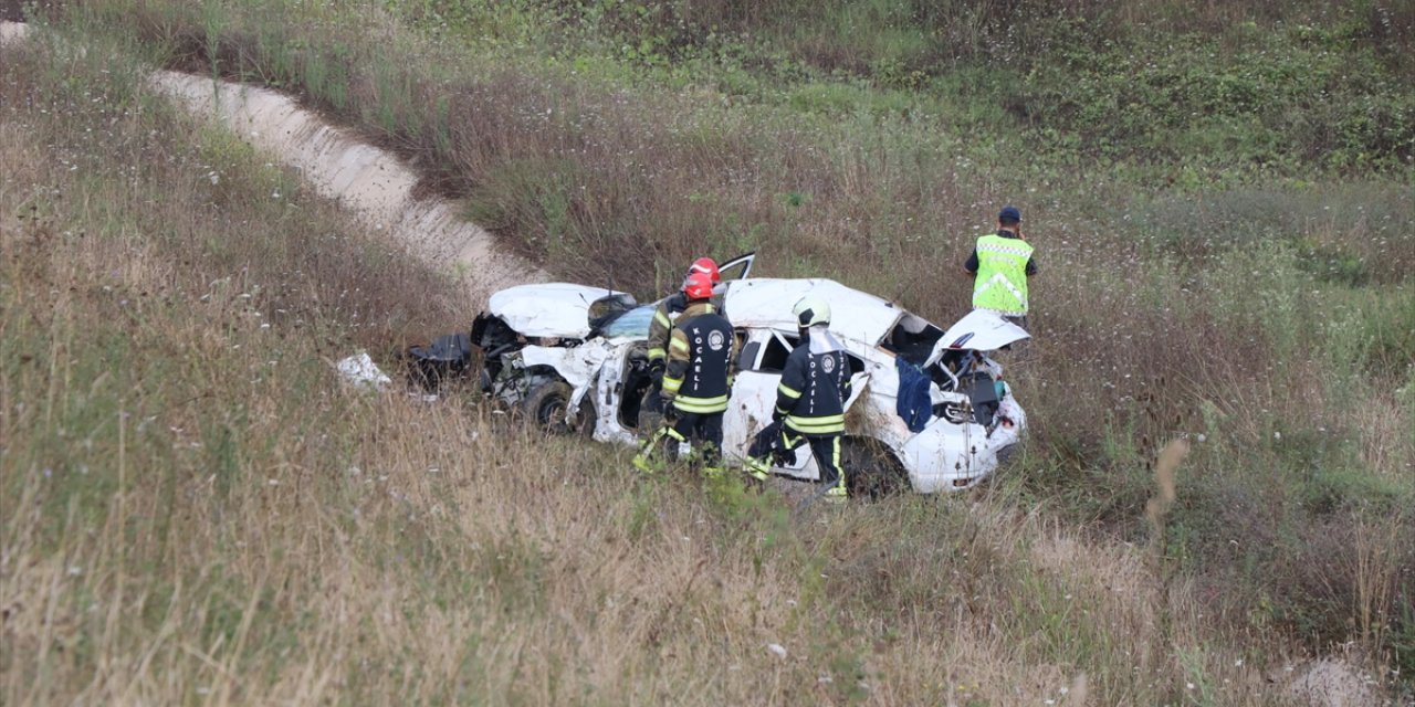 Kuzey Marmara Otoyolu'nda devrilen otomobildeki baba ile oğlu öldü