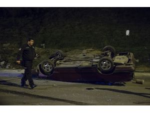 Polisten kaçan şüphelilerin otomobili takla attı