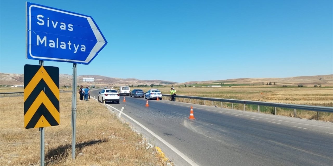 Şarkışla'da trafik kazasında 6 kişi yaralandı