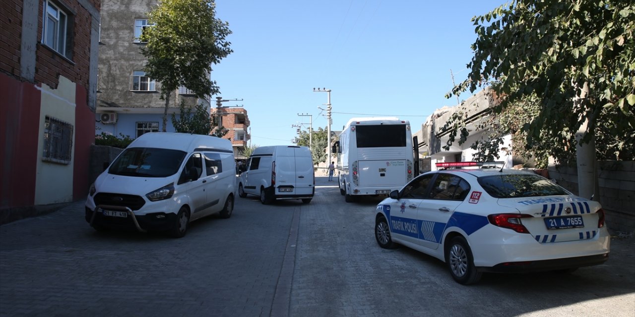 Diyarbakır'da husumetli ailelerin barış yemeğinde çıkan silahlı kavgada 12 kişi yaralandı