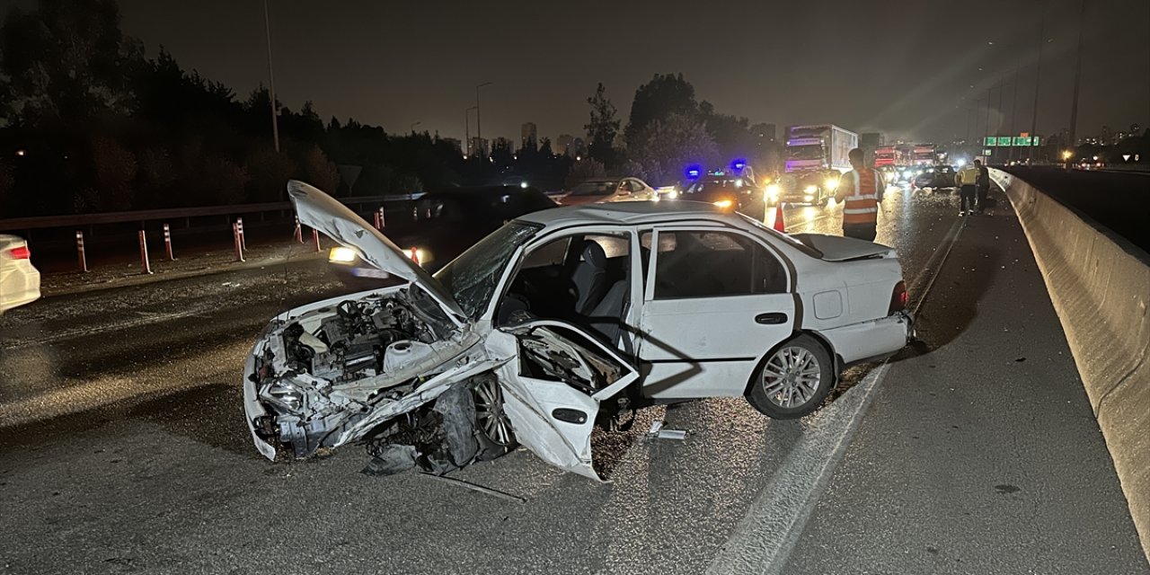 Adana'da iki otomobilin çarpıştığı kazada 1 kişi yaralandı