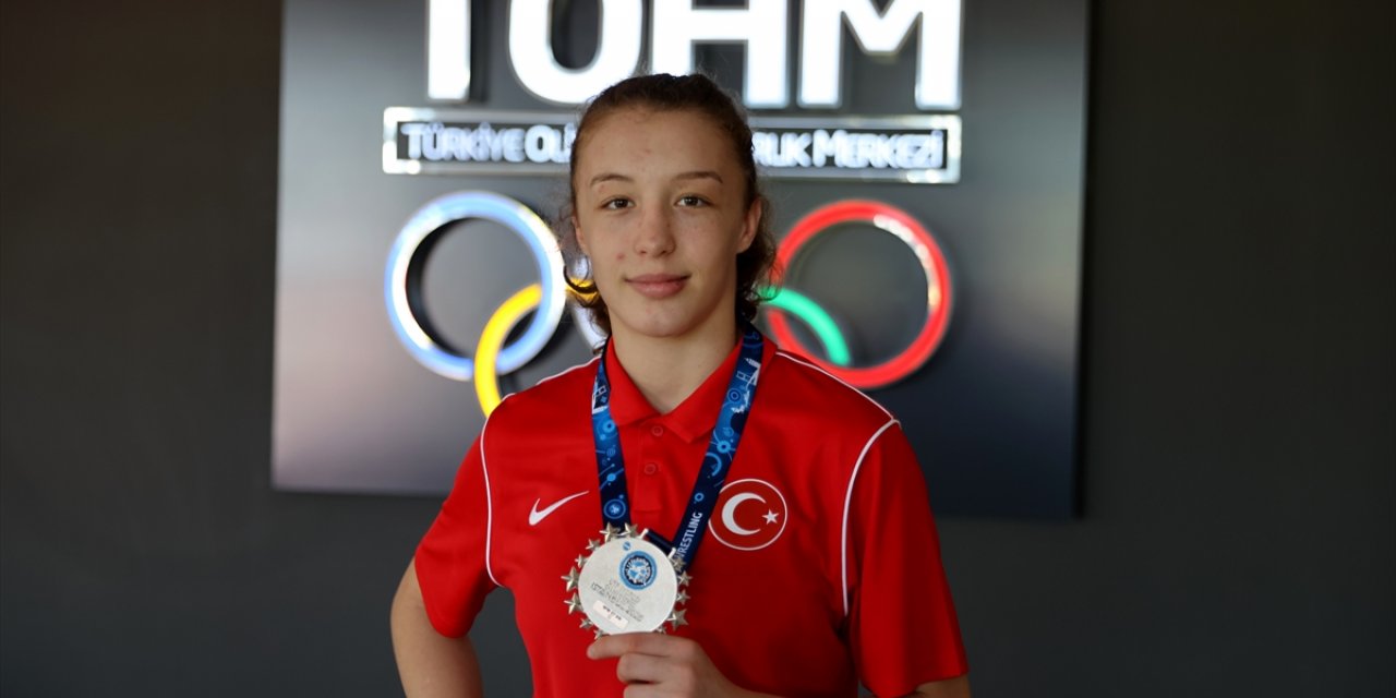 Kırkpınar sevgisiyle başladığı güreşte dünya ikincisi olan Eylem'in hedefi olimpiyat şampiyonluğu