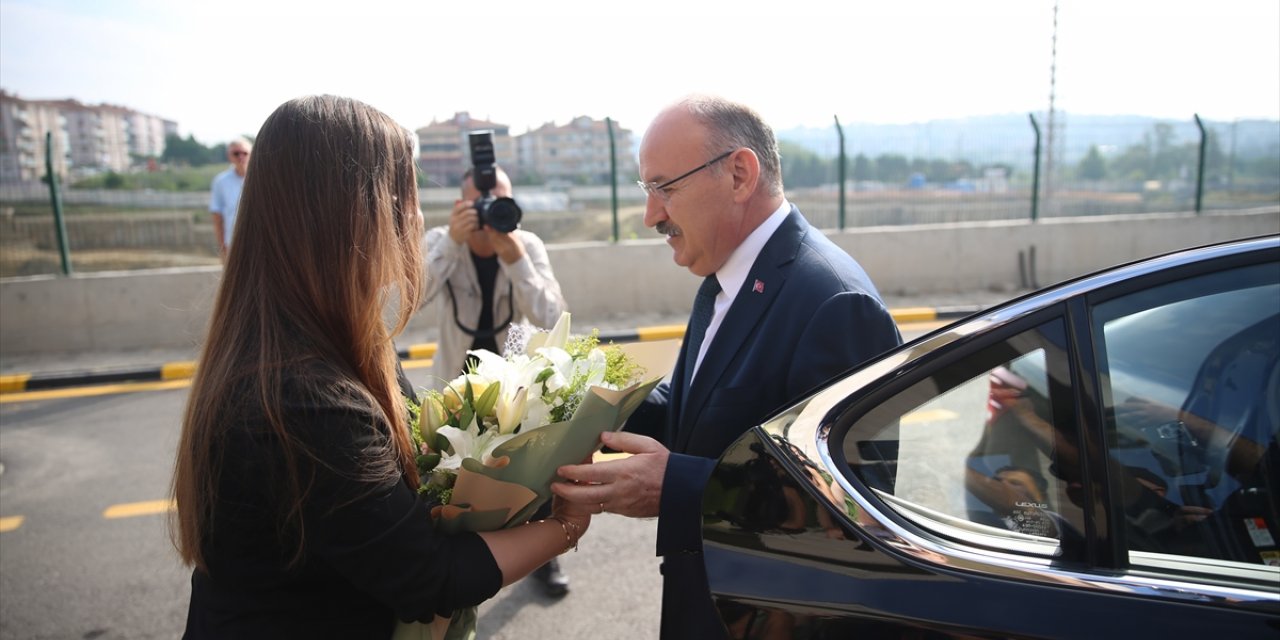 Sakarya Valisi Yaşar Karadeniz görevine başladı: