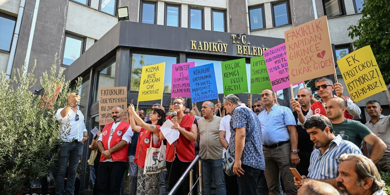 Kadıköy Belediyesinde çalışan işçiler, yarım günlük iş bırakma eylemi yaptı