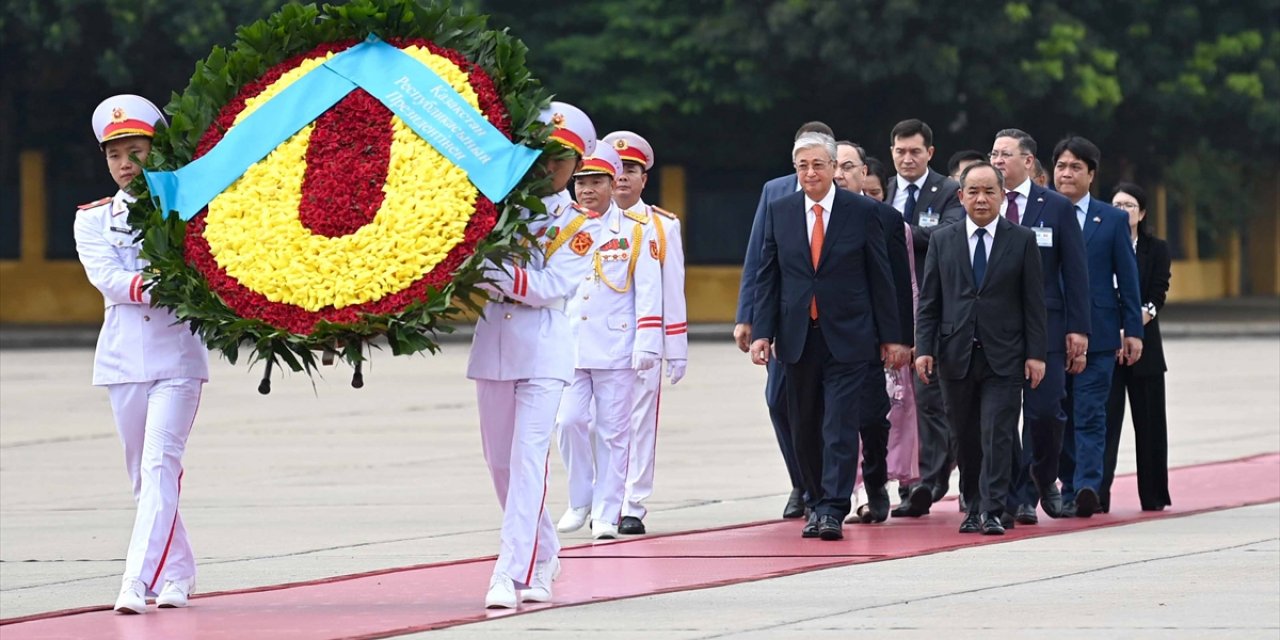 Kazakistan ve Vietnam vizesiz seyahat anlaşması imzaladı