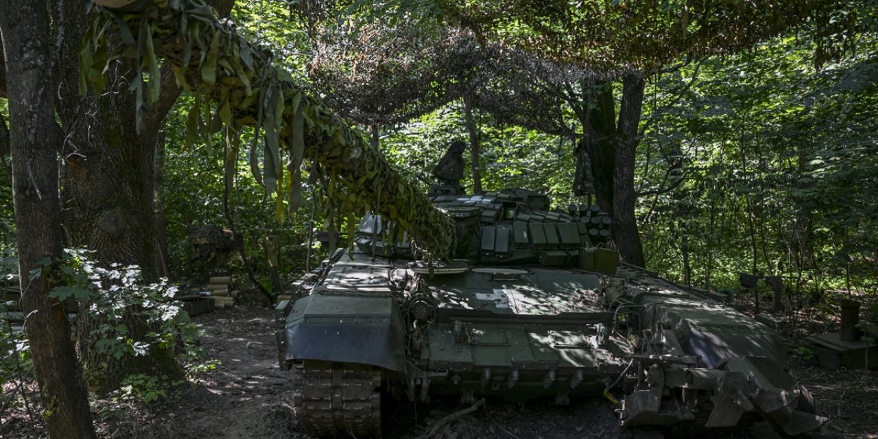 Ukrayna ordusunun tank birlikleri Harkiv bölgesindeki çatışmalarda görev başında