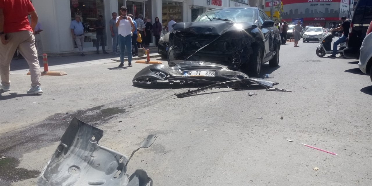 Tekirdağ'da zincirleme trafik kazasında 2 kişi yaralandı