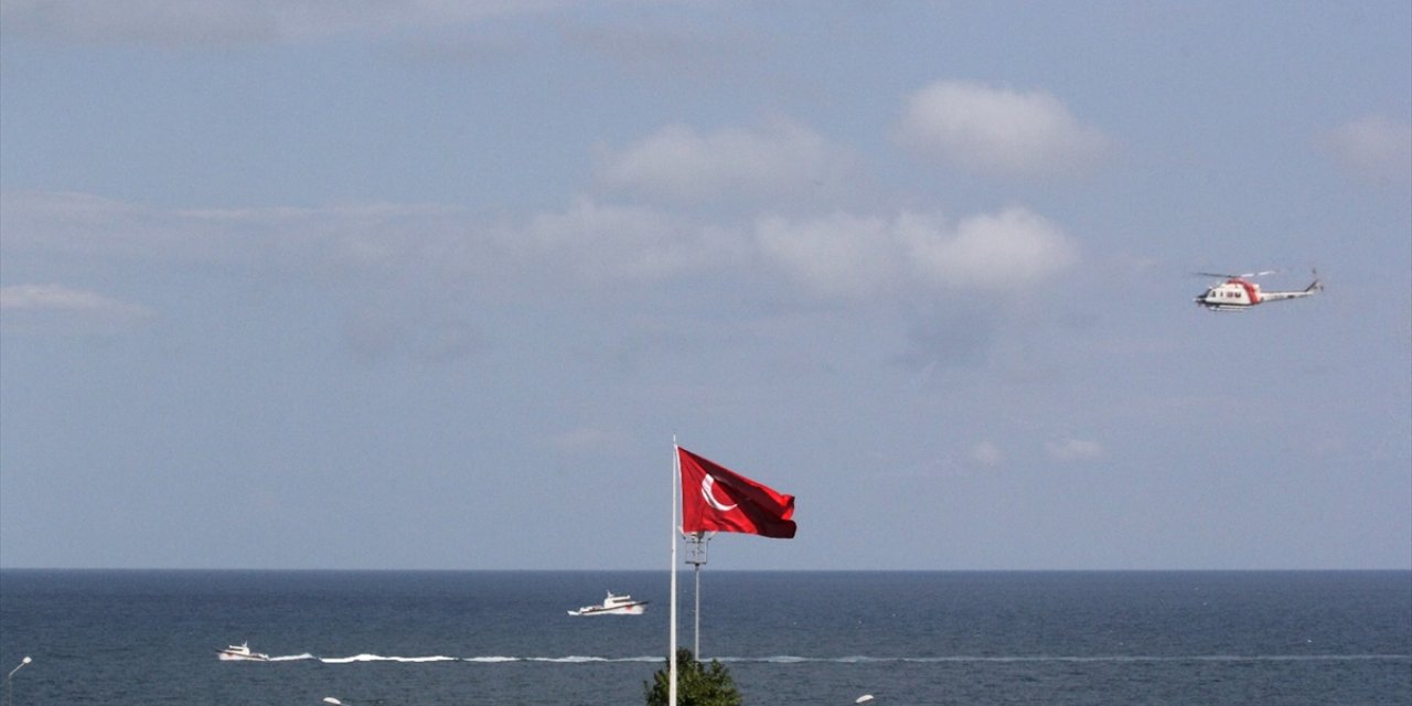 Artvin'de denizde kaybolan kişiyi arama çalışmaları devam ediyor