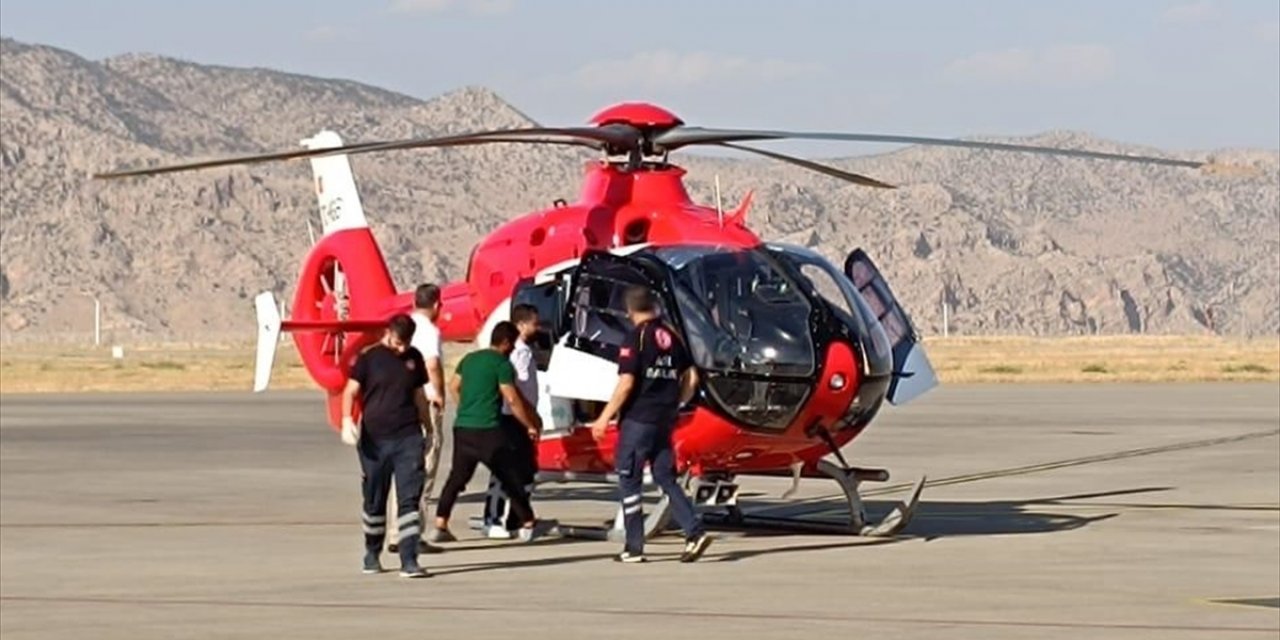 Şırnak'ta kanser şüphesi bulunan kadın, ambulans helikopterle Diyarbakır'a nakledildi