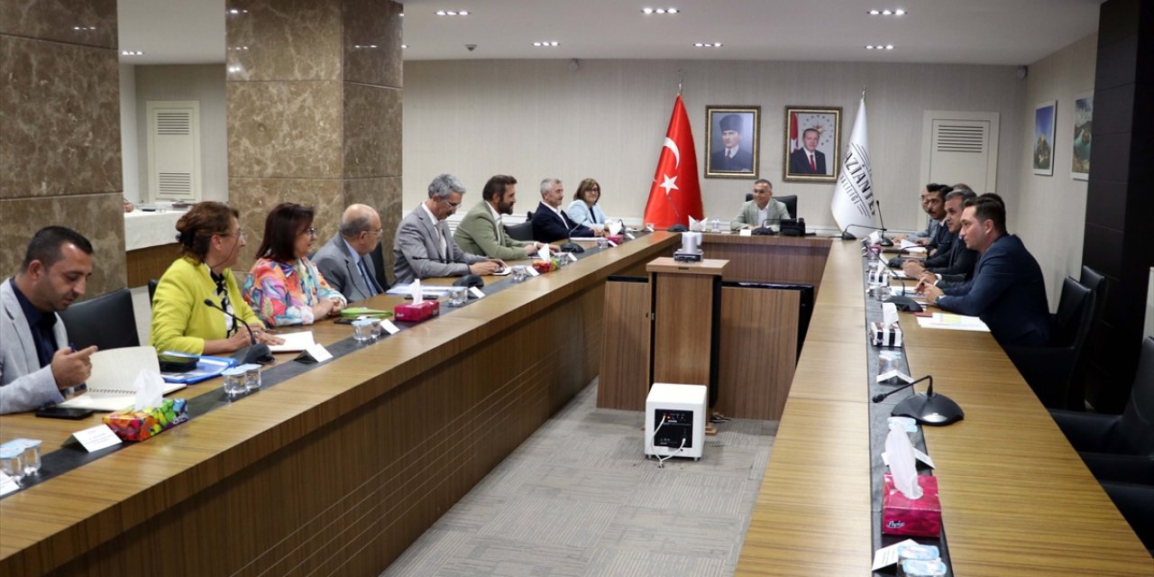 Gaziantep Valisi Çeber, "Yıkılacak Binaların Değerlendirme Toplantısı"na katıldı: