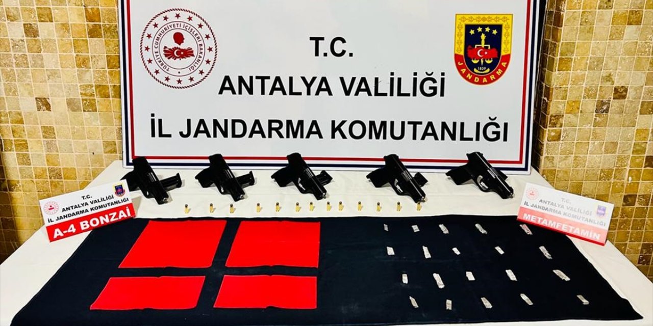 Antalya'da silah kaçakçılığı ve uyuşturucu operasyonunda 2 şüpheli yakalandı