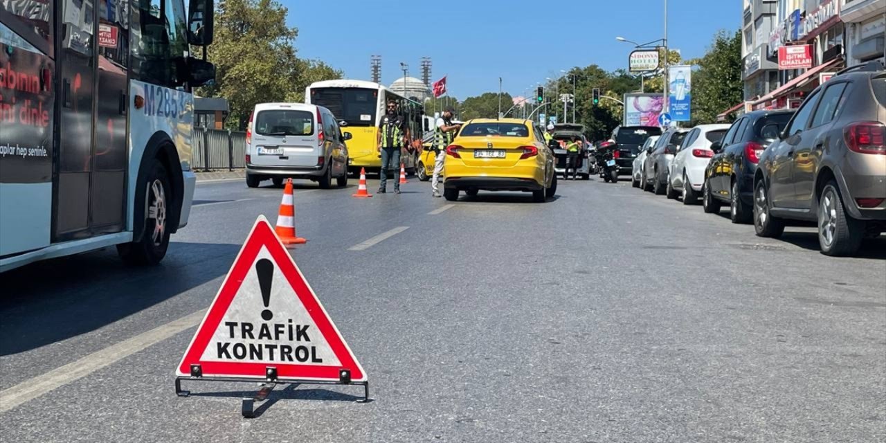 Kadıköy'de taksicilere yönelik denetim yapıldı