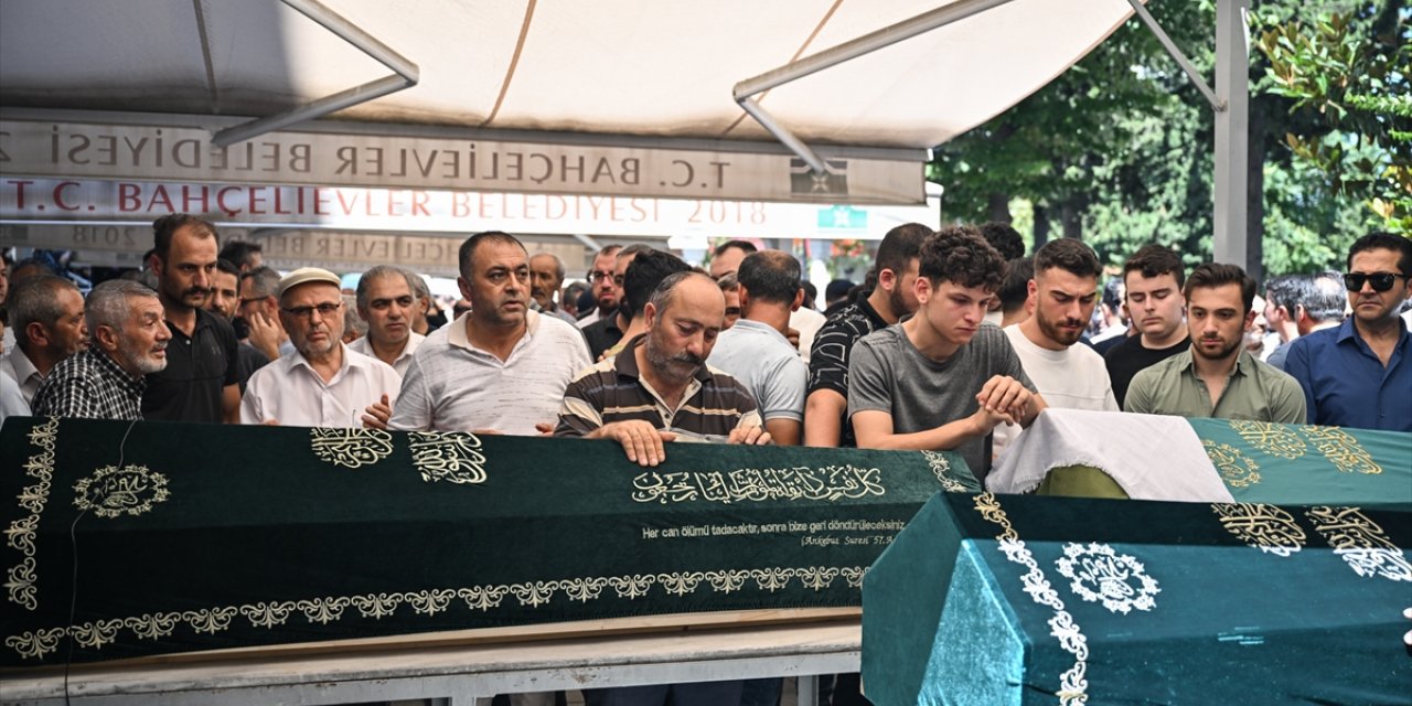 Yozgat'taki otobüs kazasında ölenlerden 4'ünün cenazesi İstanbul'da toprağa verildi