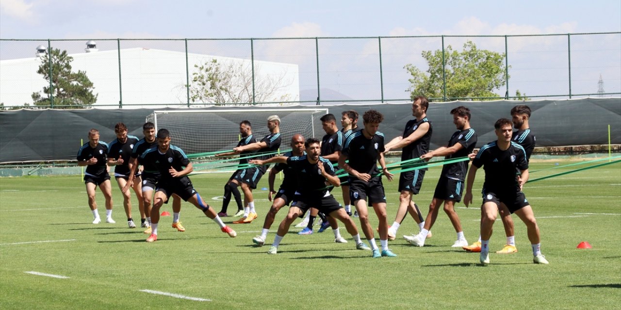 Erzurumspor FK, stadının depremde zarar görmesi sonrası taraftarlarına kavuşmak istiyor