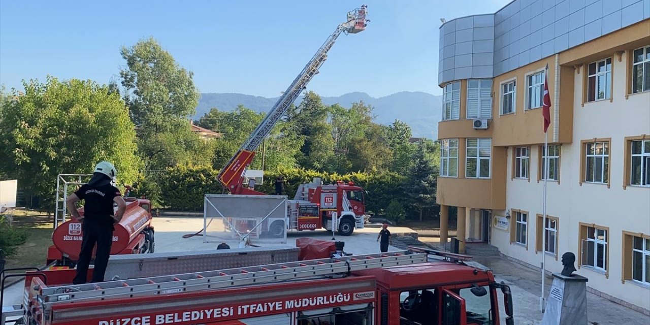 Düzce'de okulda çıkan yangın söndürüldü