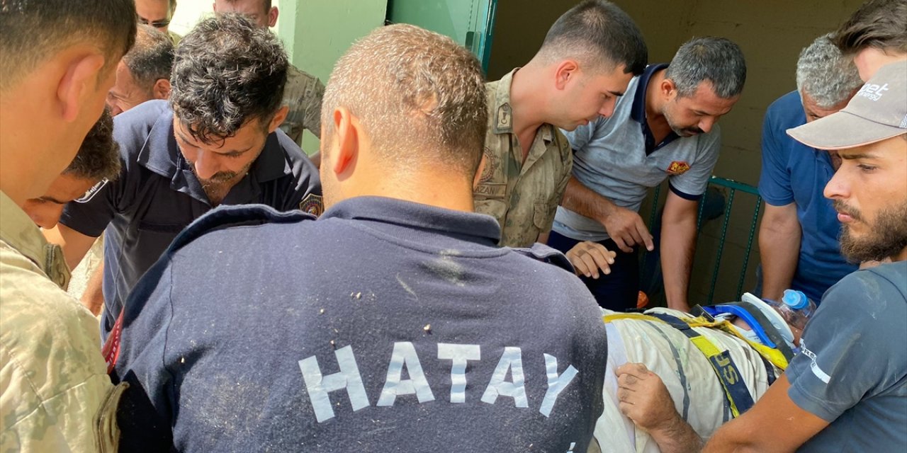 Hatay'da halatının kopması sonucu düşen işçi ağır yaralandı