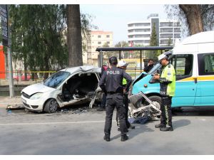 İzmir'de dolmuşla otomobil çarpıştı: 1 ölü, 14 yaralı