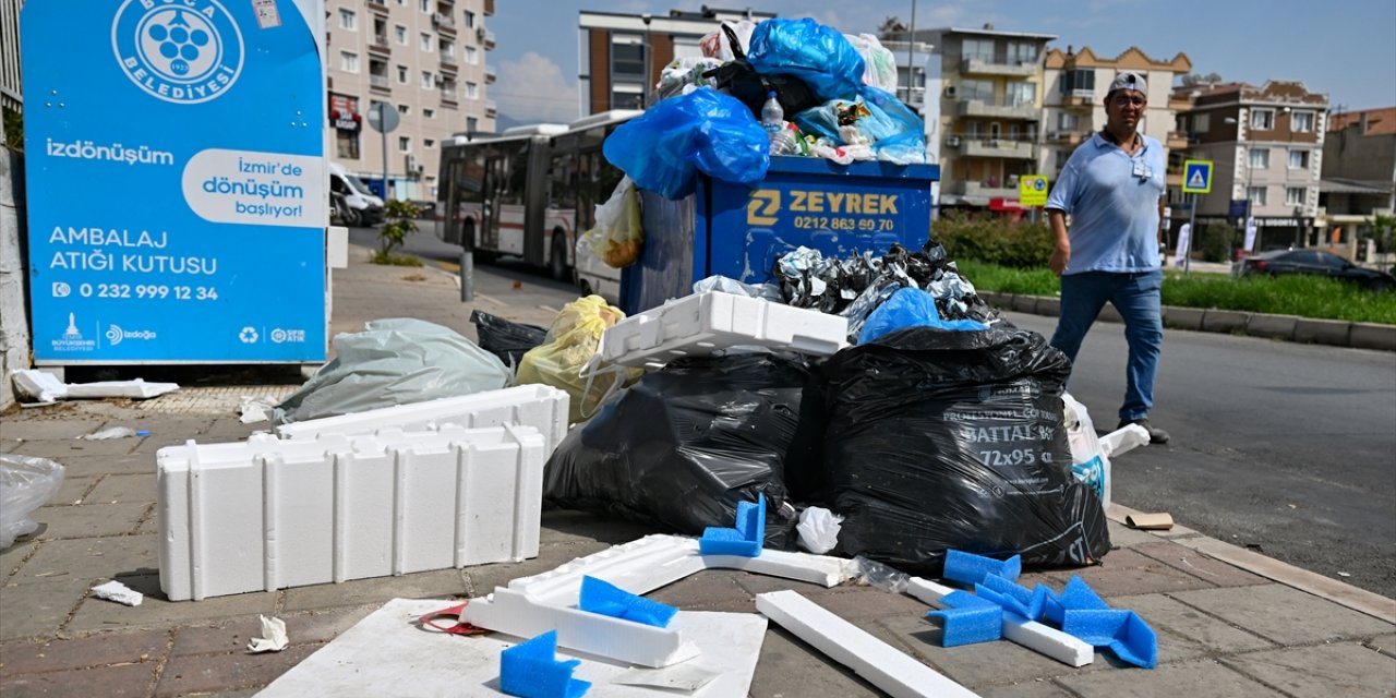 İzmir Buca'da iş bırakma eylemi nedeniyle çöpler toplanmadı