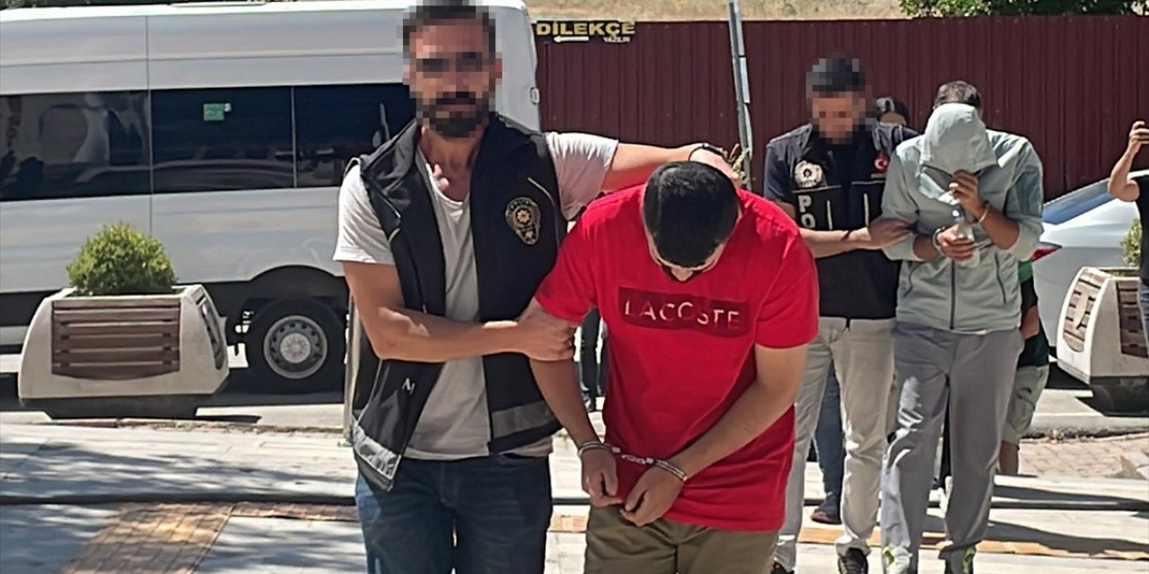 Elazığ'da aracın stepnesinde 4 kilogram uyuşturucu ele geçirildi