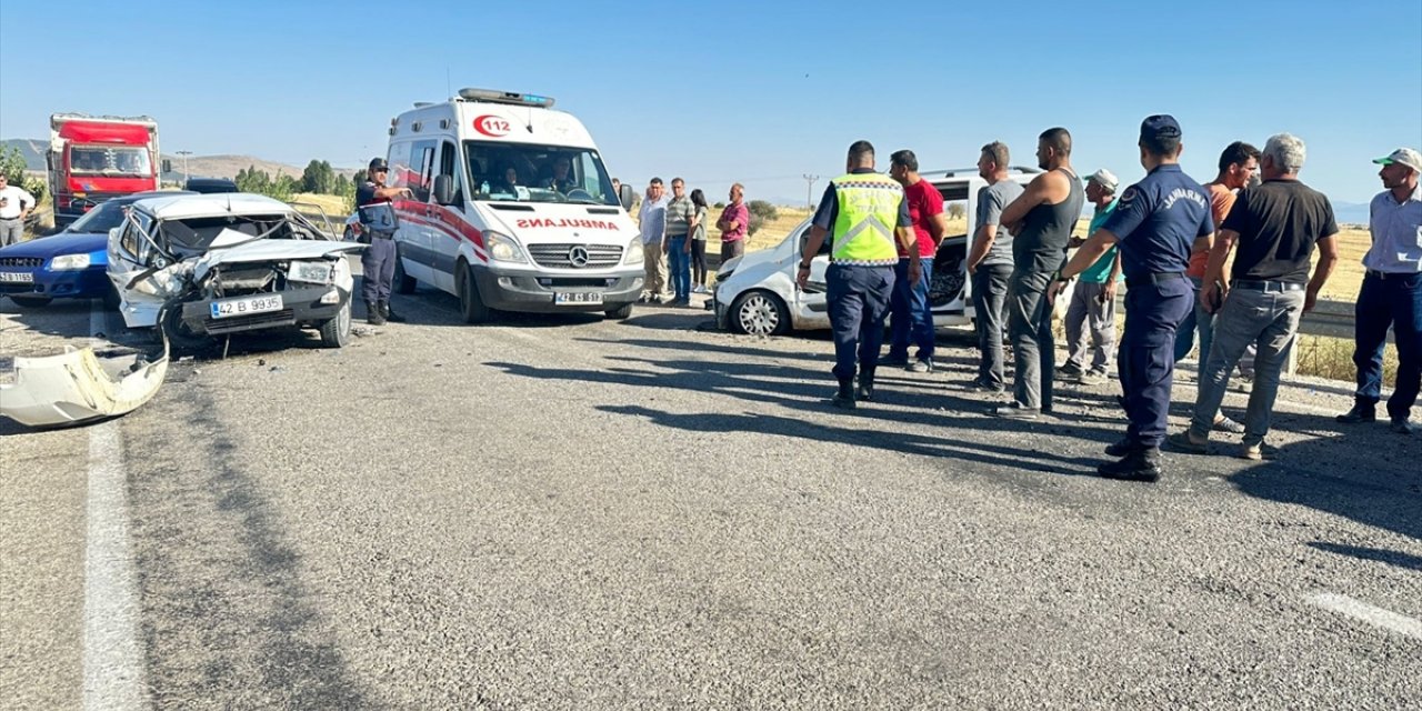 Konya'da iki aracın çarpıştığı kazada 7 kişi yaralandı