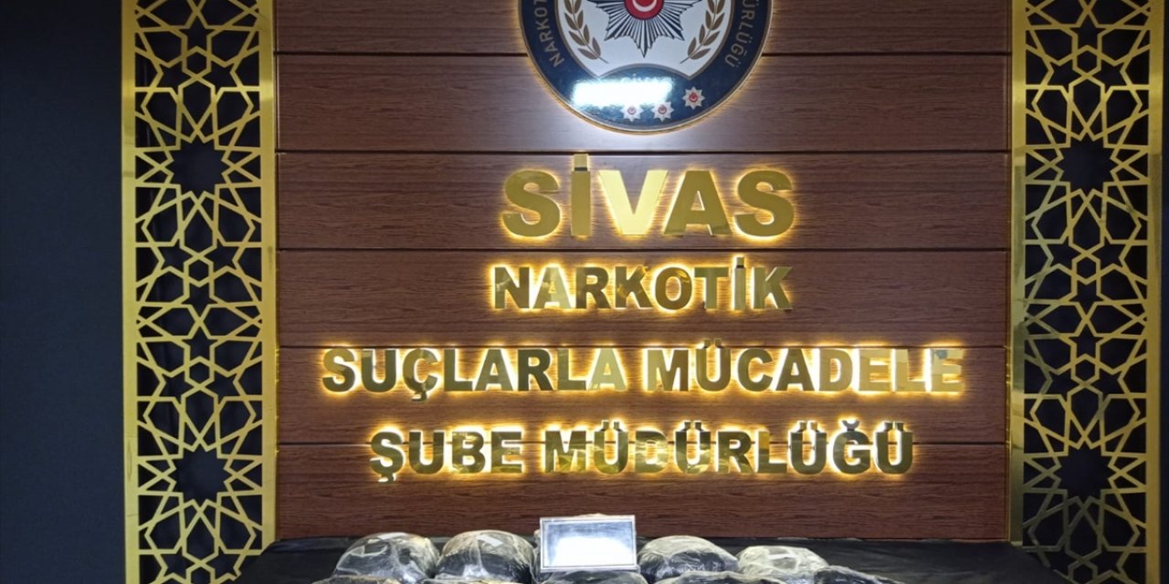 Sivas'ta yolcu otobüsünde 10 kilogram esrar ele geçirildi