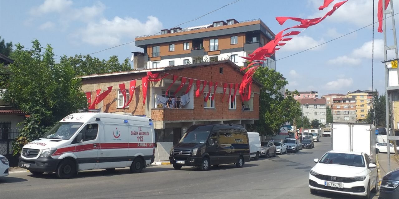 Şehit Piyade Uzman Çavuş Ali Demir'in babaevi Türk bayraklarıyla donatıldı