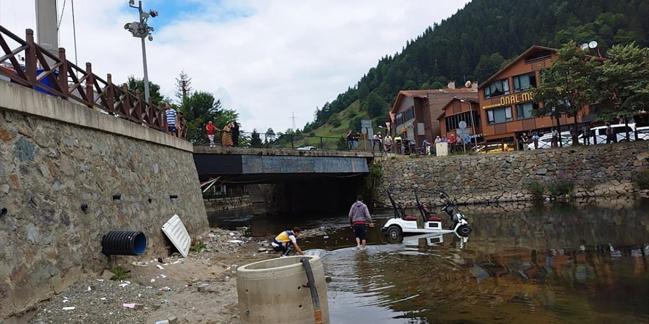 Trabzon'da göle yuvarlanan elektrikli golf aracındaki 2 turist yaralandı