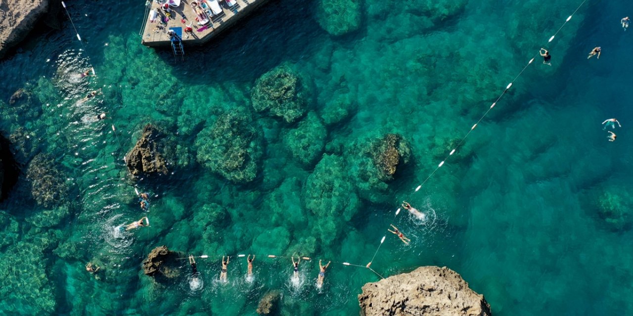 Antalya'da kadınların spora teşvik edilmesi için su jimnastiği kursu düzenlendi