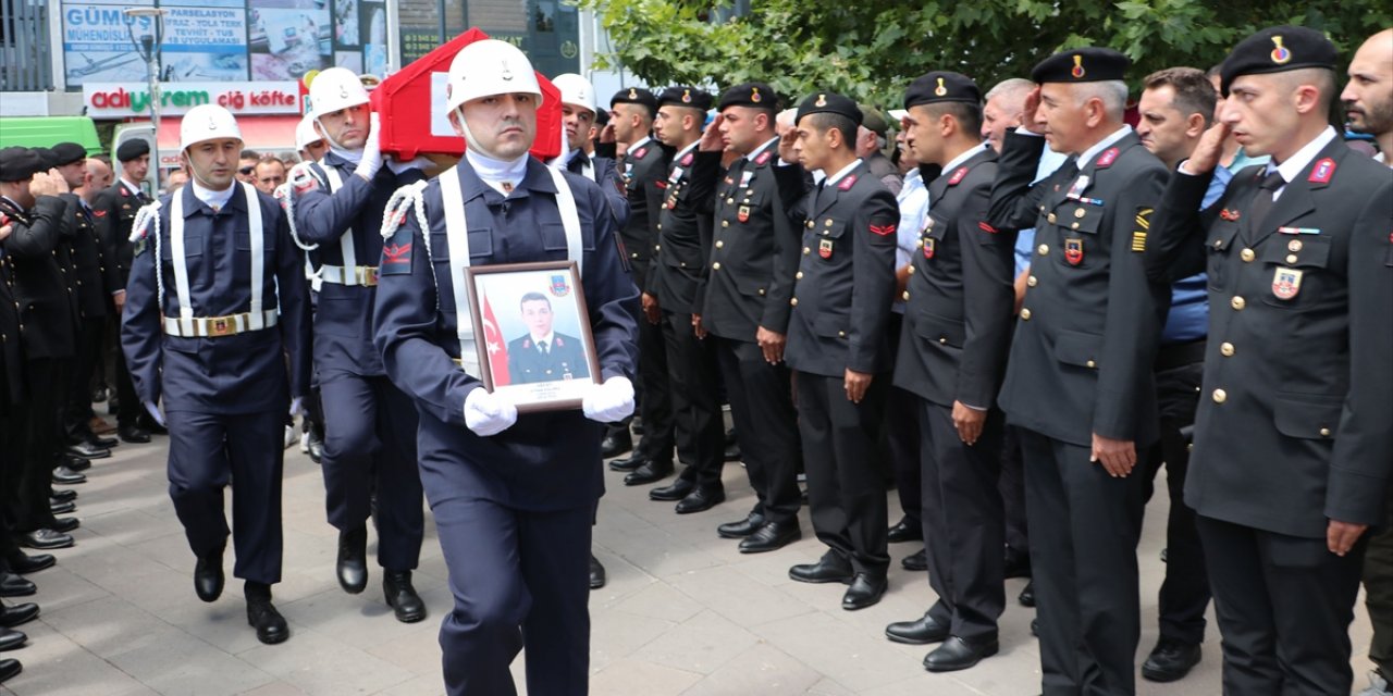 Trafik kazasında hayatını kaybeden uzman çavuşun cenazesi toprağa verildi