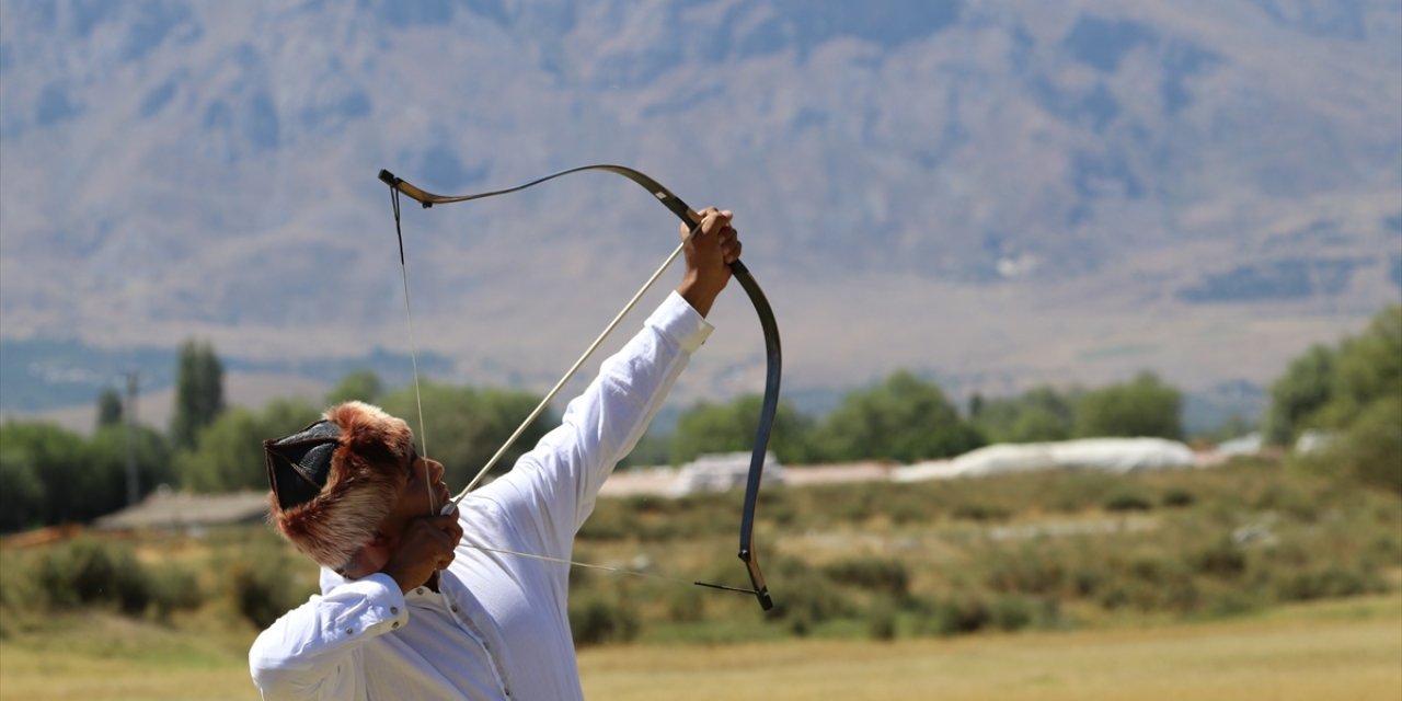 Mengücek Gazi Hava Koşusu Türkiye Şampiyonası, Erzincan'da başladı