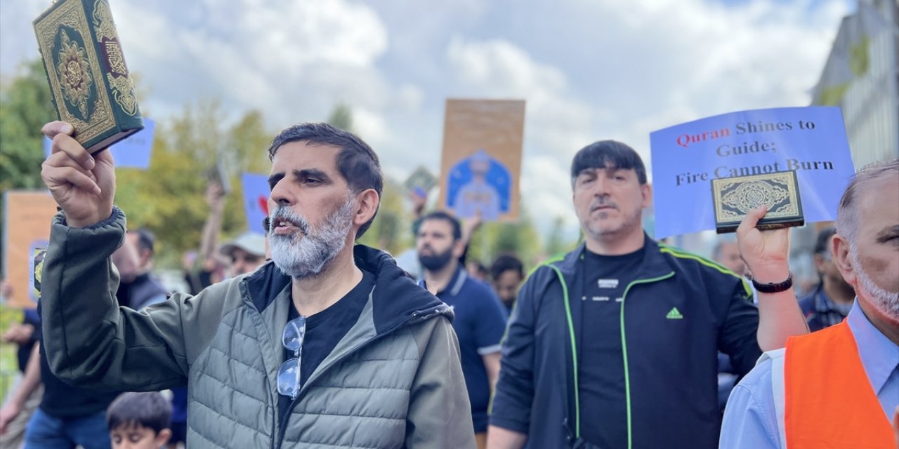 Hollanda’da Müslümanlar, Kur'an-ı Kerim'e yönelik saldırıları protesto etti