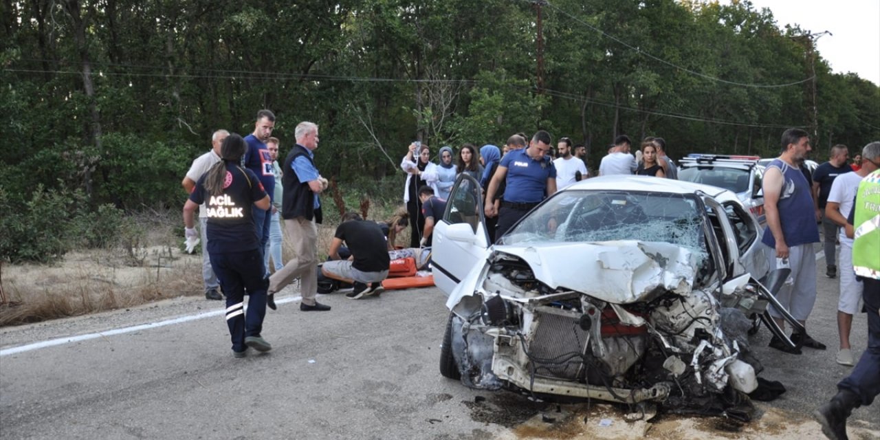 Tekirdağ'da iki otomobil çarpıştı 1 kişi öldü, 5 kişi yaralandı