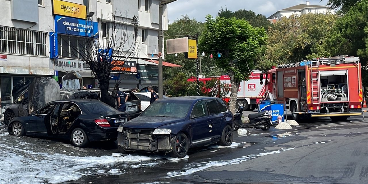 İstanbul'da oto sanayi sitesindeki 5 araç yandı