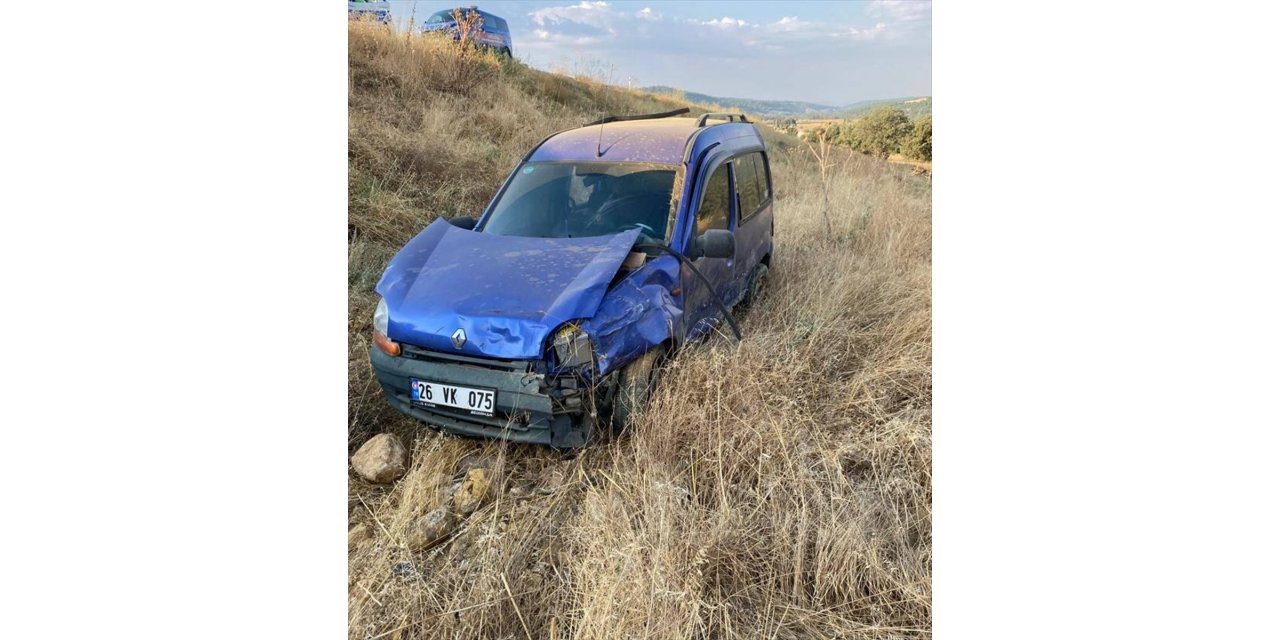 Uşak'taki 2 trafik kazasında 5 kişi yaralandı