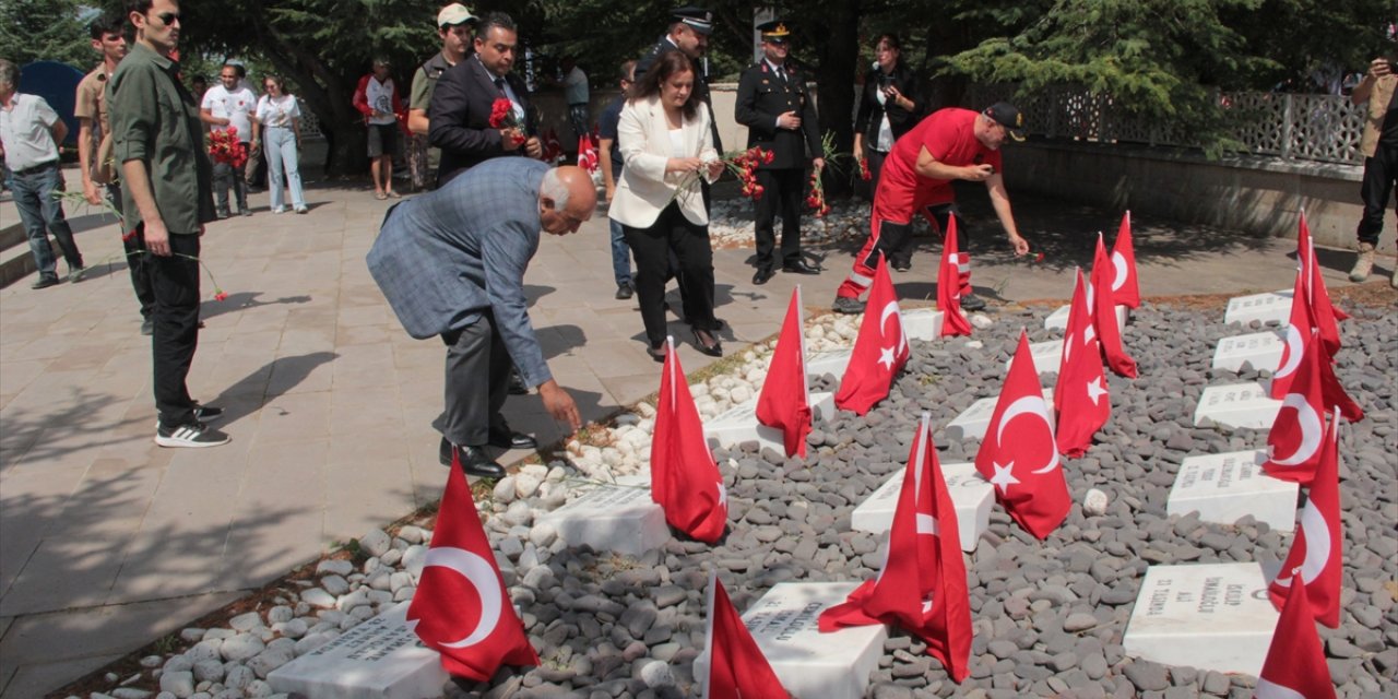 Büyük Taarruz'un 101. yılı dolayısıyla Albay Reşat Çiğiltepe Şehitliği'nde tören yapıldı