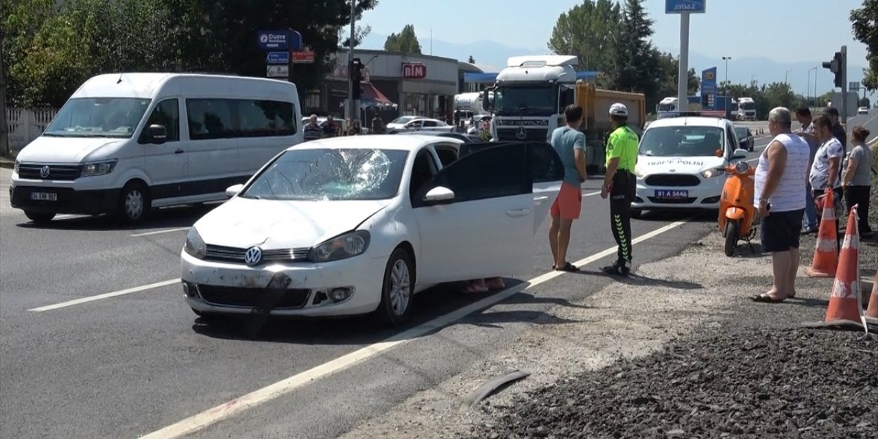 Düzce'de otomobilin çarptığı motosikletli ağır yaralandı