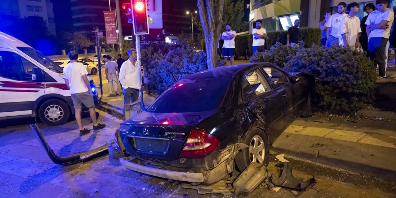 Ankara'da trafik kazasında 5 kişi yaralandı