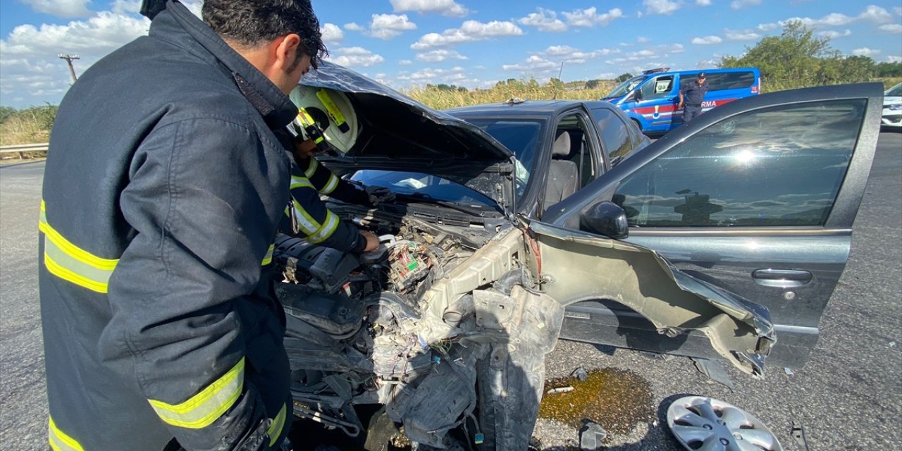 Kırklareli'nde iki otomobilin çarpıştığı kazada 6 kişi yaralandı