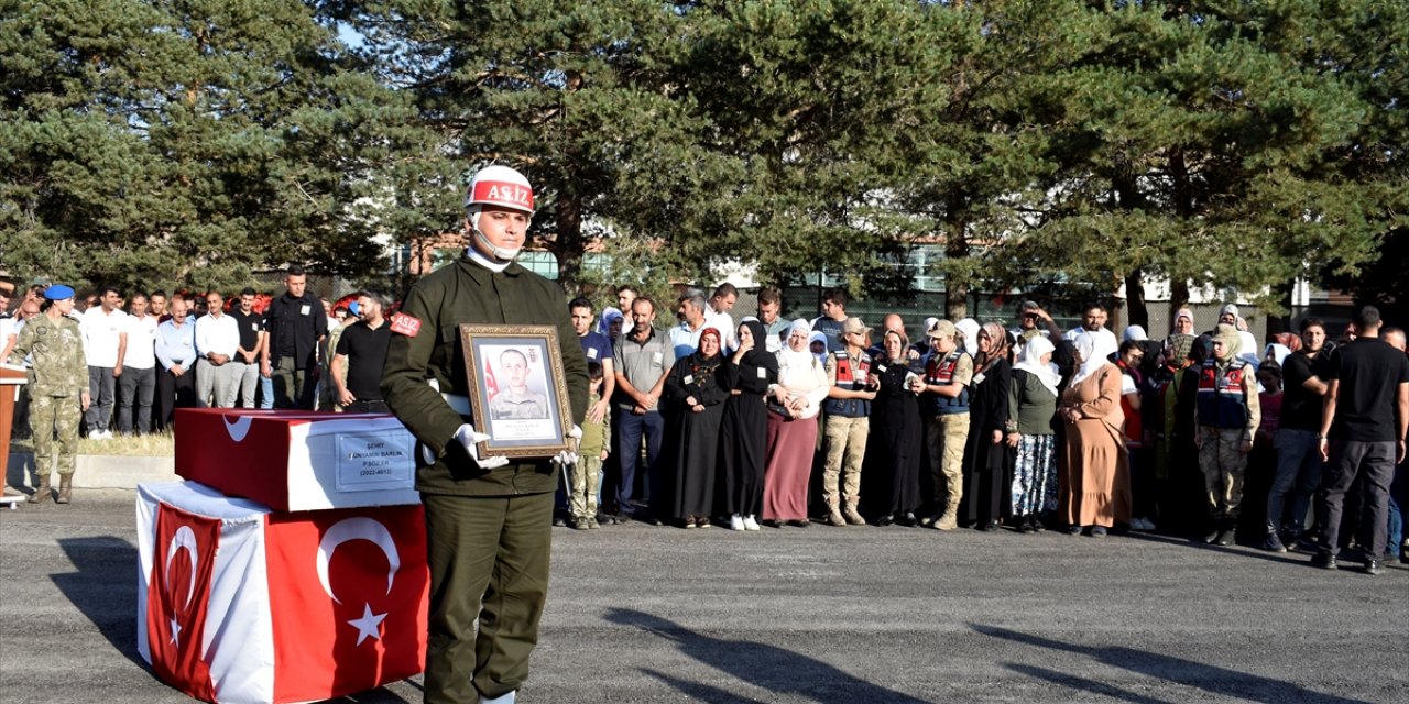 Şehit Piyade Sözleşmeli Er Bünyamin Barlık, son yolculuğuna uğurlandı