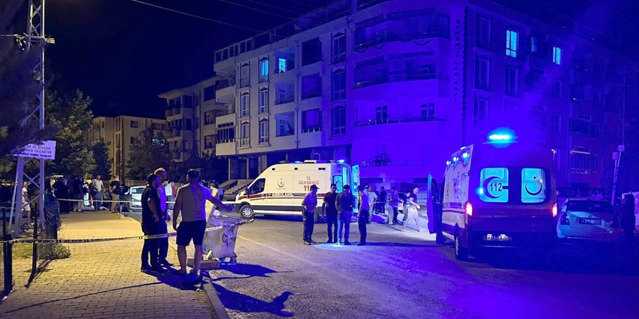 Elazığ'da bıçaklı satırlı kavgada 1 kişi öldü, 1 kişi yaralandı