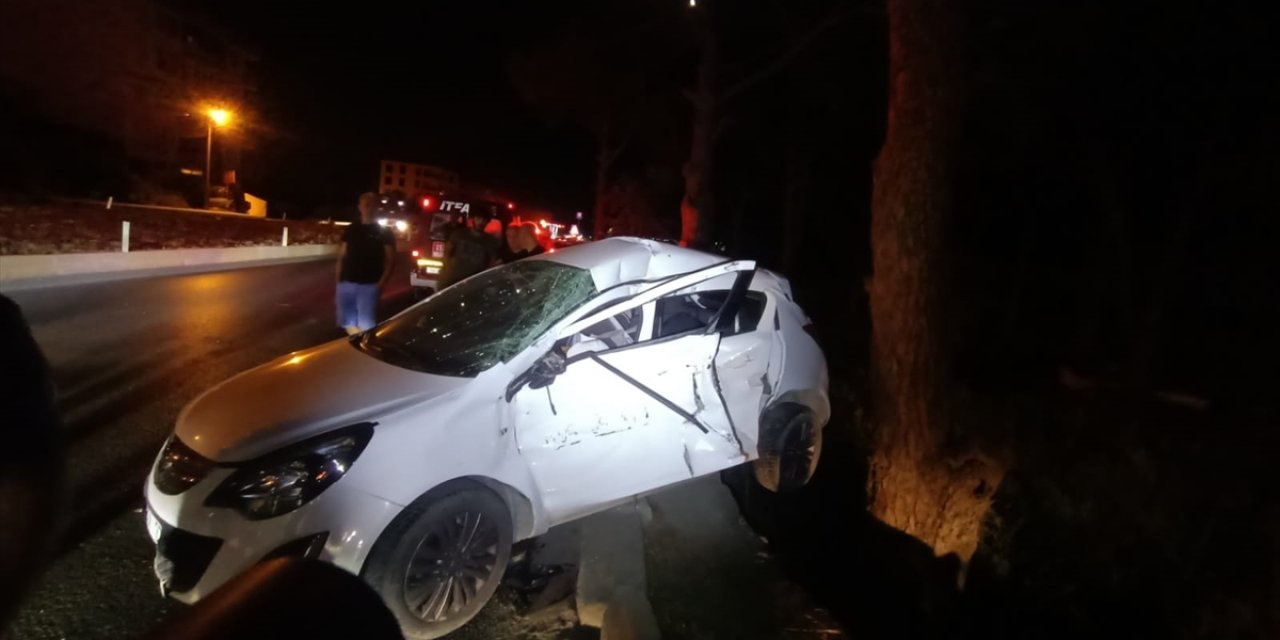 Balıkesir'de otomobille tankerin çarpıştığı kazada 1 kişi öldü, 1 kişi yaralandı