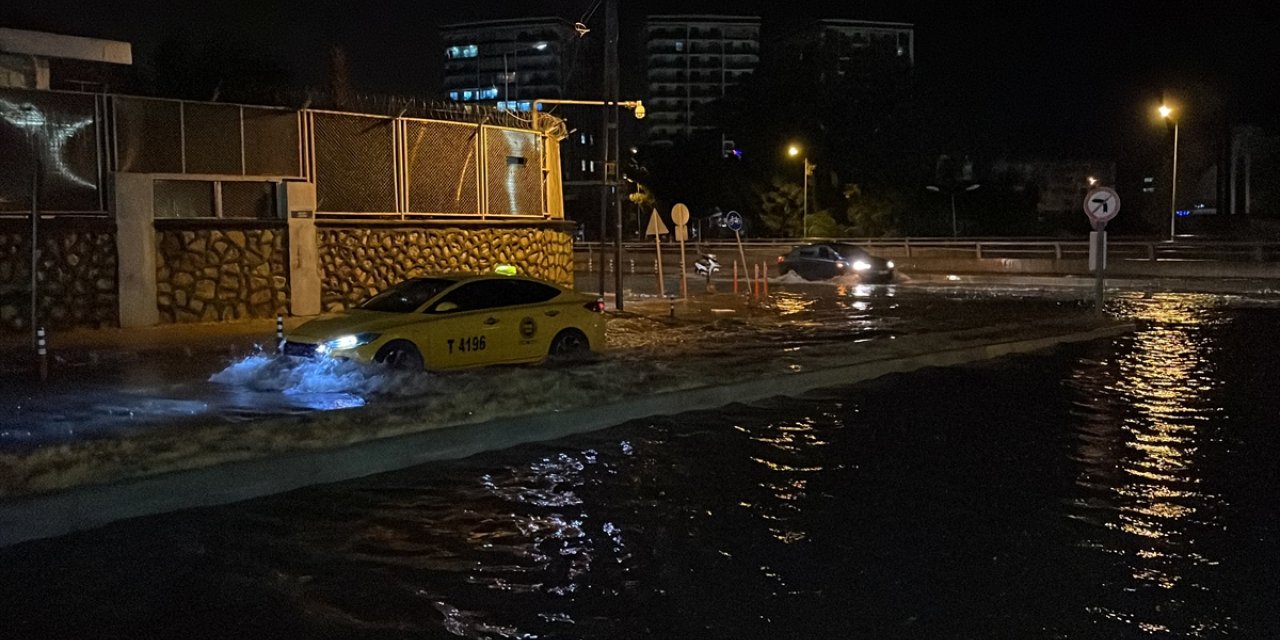 Hatay'da sağanak hayatı olumsuz etkiledi