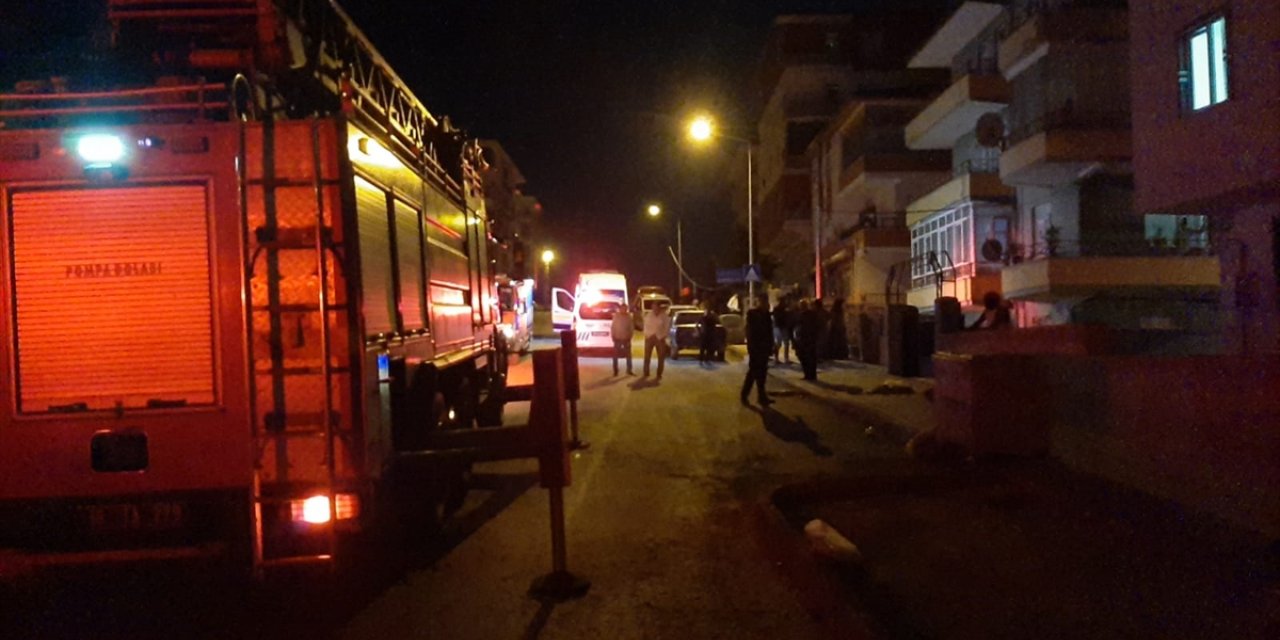 Çorum’da eşyalarını balkondan atıp evi ateşe veren kişi gözaltına alındı