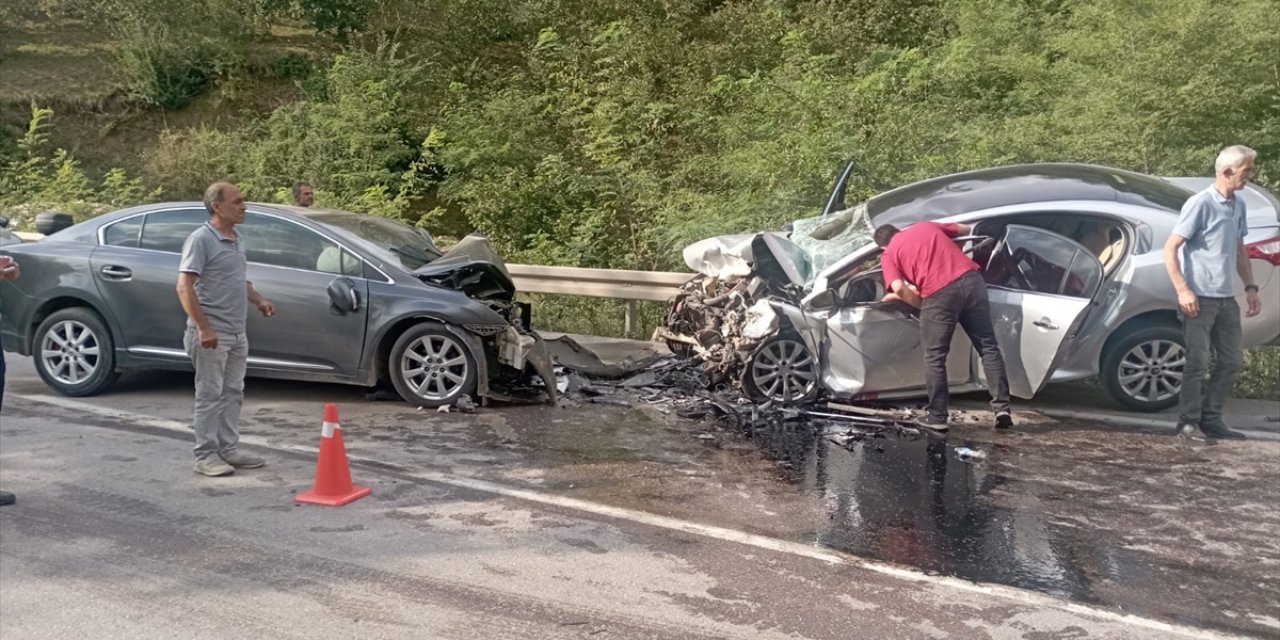 Ordu'da iki otomobilin çarpıştığı kazada 1 kişi öldü, 3 kişi yaralandı