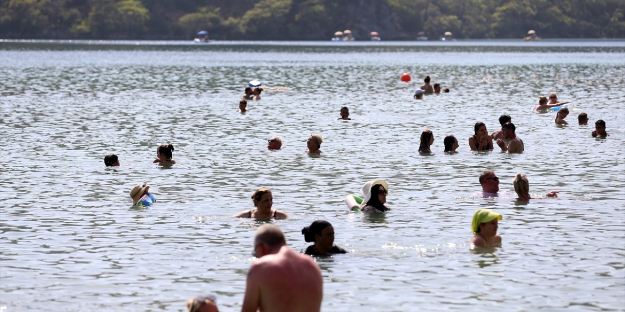 Muğla sahillerinde tatilci yoğunluğu yaşanıyor