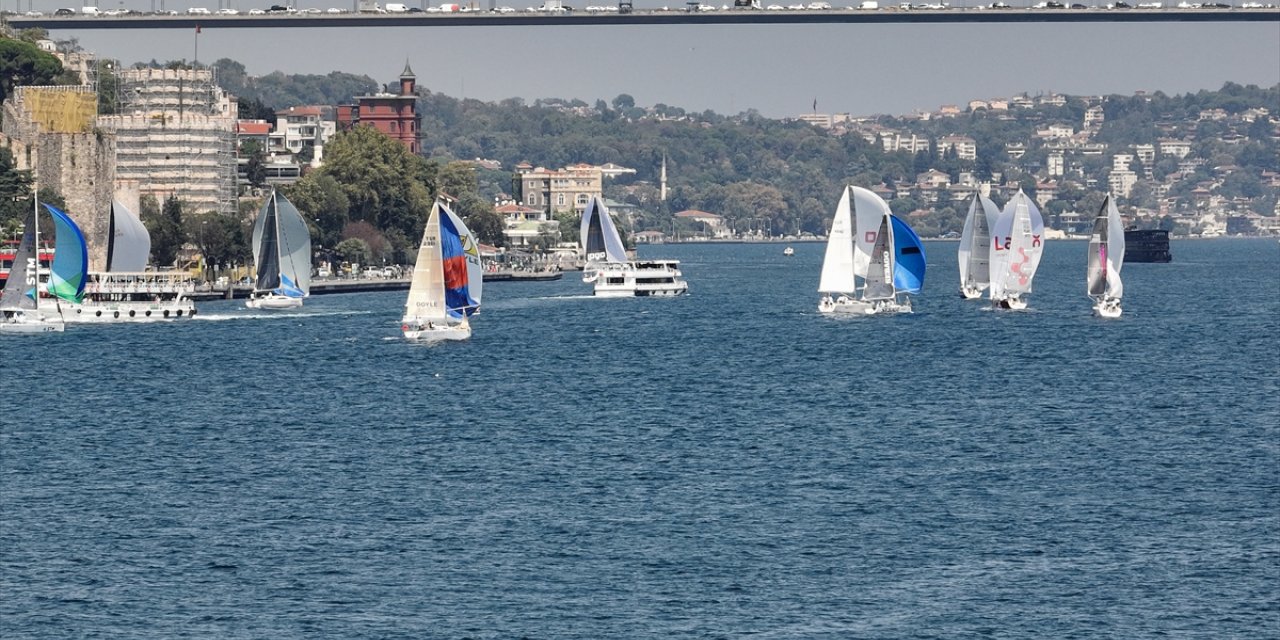 30 Ağustos Zafer Bayramı nedeniyle İstanbul Boğazı Yat Yarışları gerçekleşti