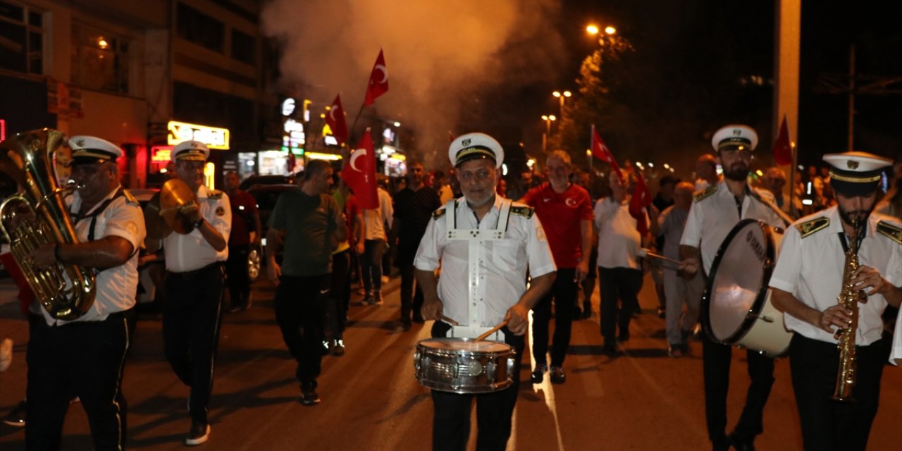 Kocaeli'de 30 Ağustos Zafer Bayramı dolayısıyla fener alayı yapıldı